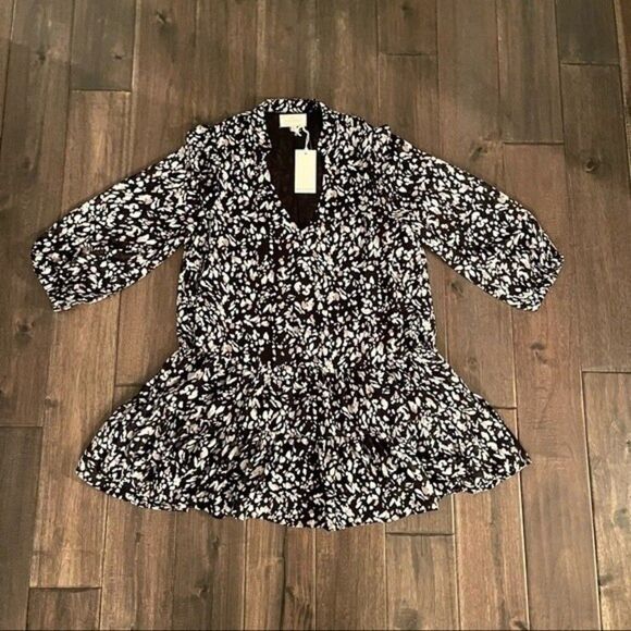 MELLODAY Flowy Ruffle Bottom Blouse Small NWT - Picture 1 of 6